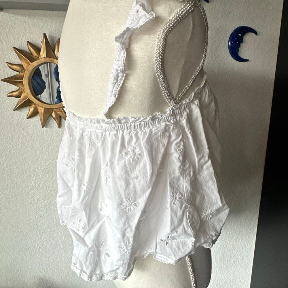 Arizona Size Medium White Eyelit blouse cropped - Picture 4 of 4